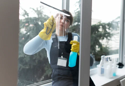 Nettoyage de vitres intérieures et extérieures à Évergnicourt